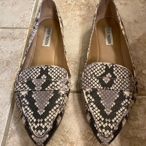 Steve Madden Jainna Snakeskin Loafer point flat